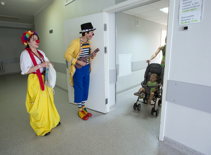 КЛОУН, КОТОРЫЙ ЖИВЕТ В БОЛЬНИЦЕ